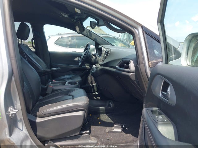 Chrysler Pacifica Touring L