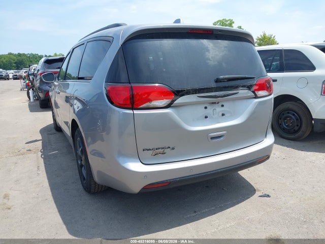 Chrysler Pacifica Touring L