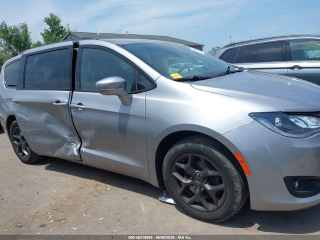 Chrysler Pacifica Touring L