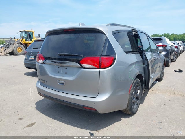 Chrysler Pacifica Touring L