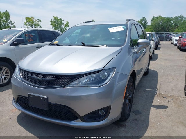 Chrysler Pacifica Touring L