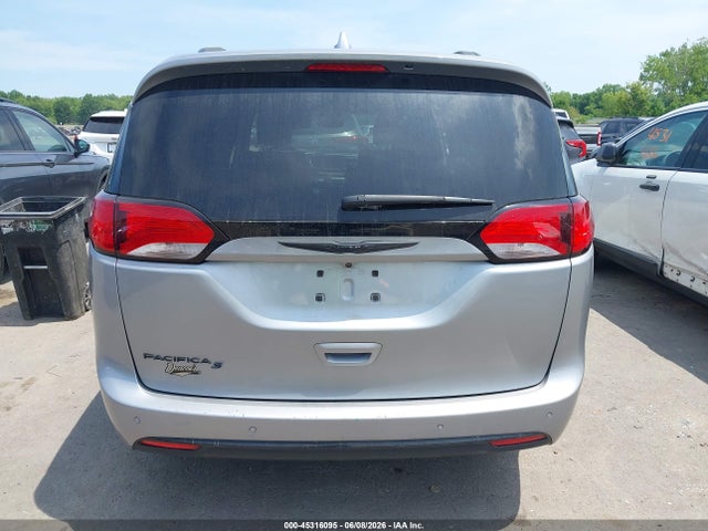 Chrysler Pacifica Touring L