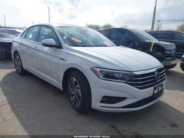 Salvage Volkswagen Jetta Image