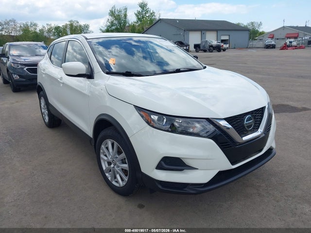 Salvage Nissan Rogue Image