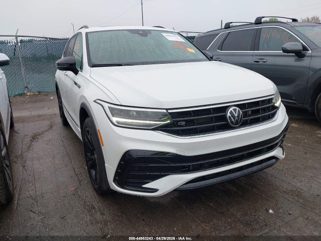 Salvage Volkswagen Tiguan Image