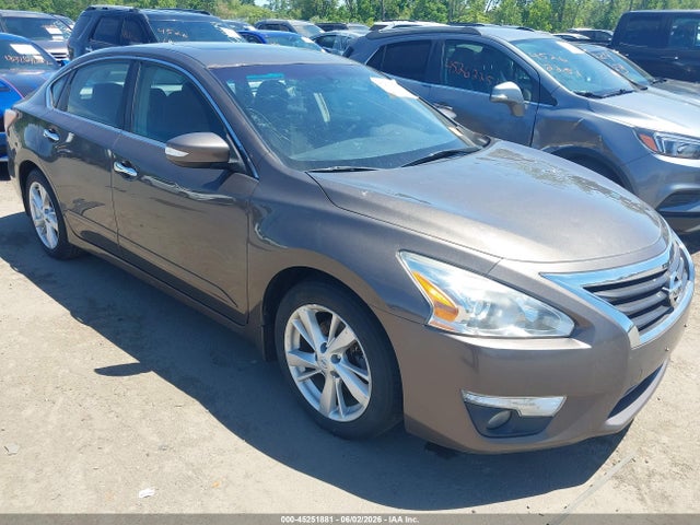Salvage Nissan Altima Image