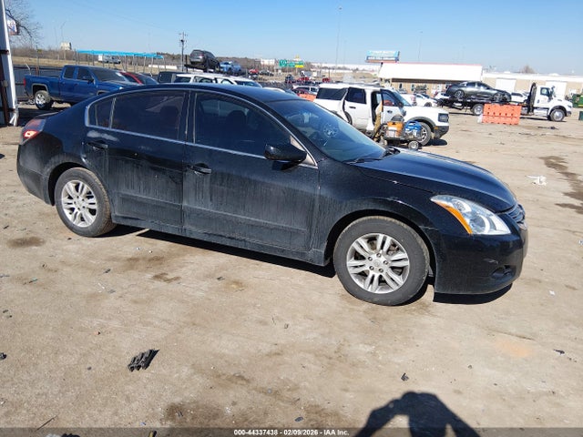 Salvage Nissan Altima Image
