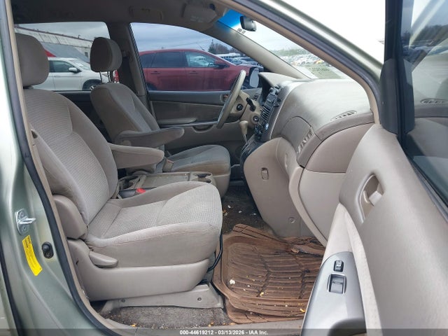 Toyota Sienna Le