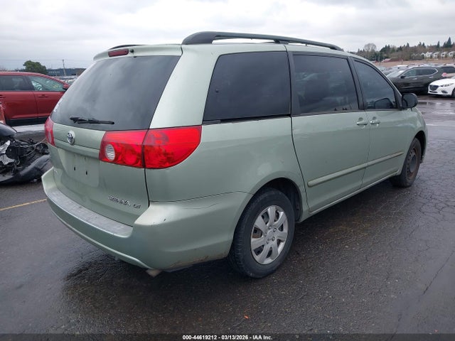 Toyota Sienna Le