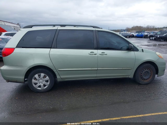 Toyota Sienna Le