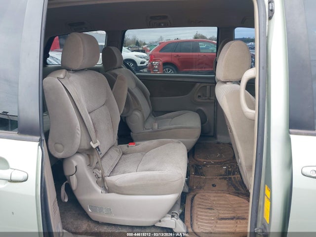 Toyota Sienna Le