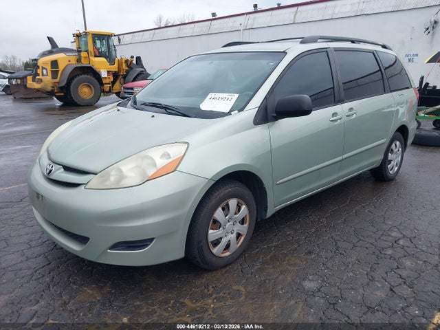 Toyota Sienna Le