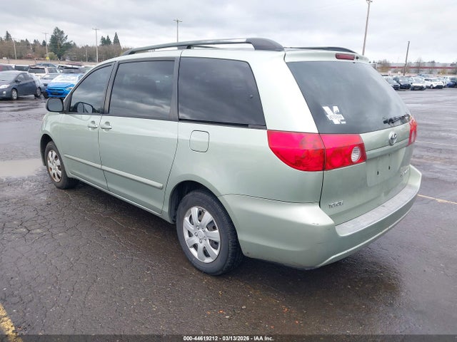 Toyota Sienna Le