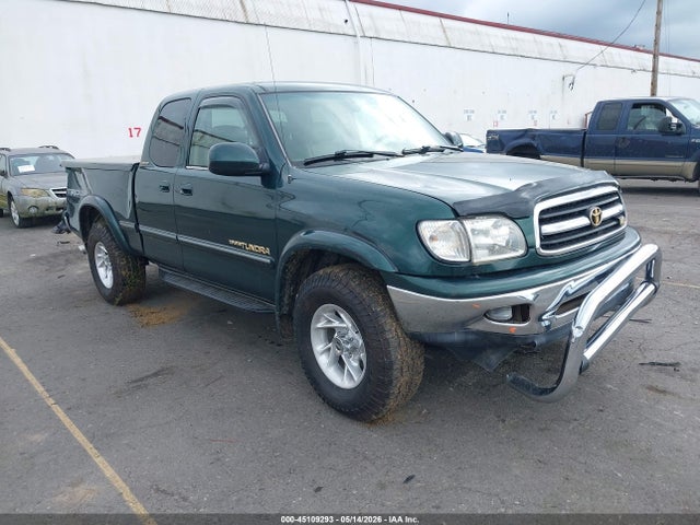 Salvage Toyota Tundra Image