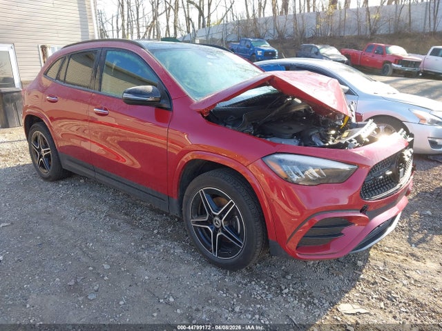 Salvage Mercedes-Benz GLA Image