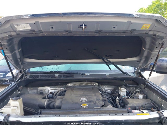 Toyota Tundra Sr5 5.7l V8