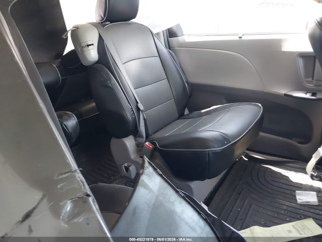 Toyota Sienna Le 8 Passenger