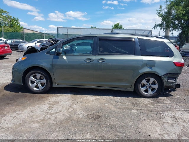 Toyota Sienna Le 8 Passenger