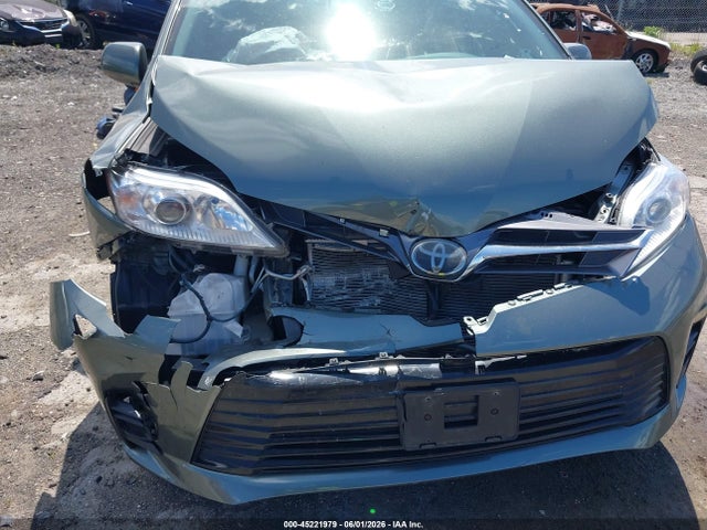 Toyota Sienna Le 8 Passenger