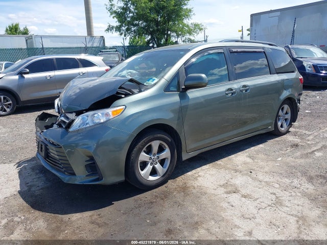 Toyota Sienna Le 8 Passenger