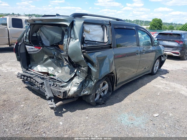 Toyota Sienna Le 8 Passenger
