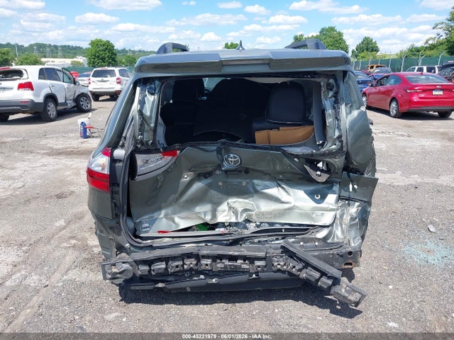 Toyota Sienna Le 8 Passenger