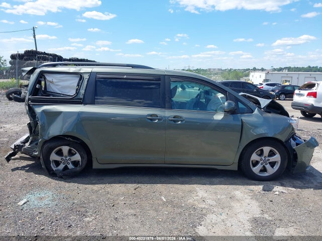 Toyota Sienna Le 8 Passenger