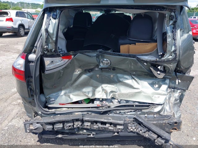 Toyota Sienna Le 8 Passenger