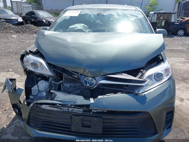 Toyota Sienna Le 8 Passenger