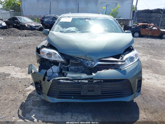 Toyota Sienna Le 8 Passenger