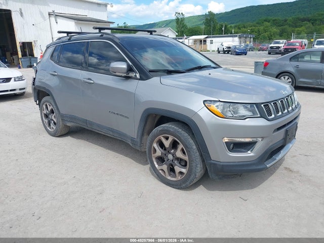 Salvage Jeep Compass Image
