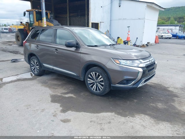Salvage Mitsubishi Outlander Image
