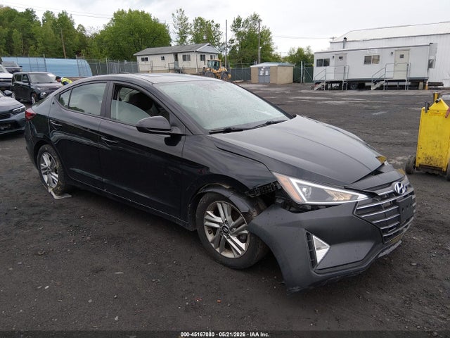 Salvage Hyundai ELANTRA Image