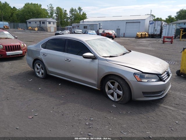 Salvage Volkswagen Passat Image