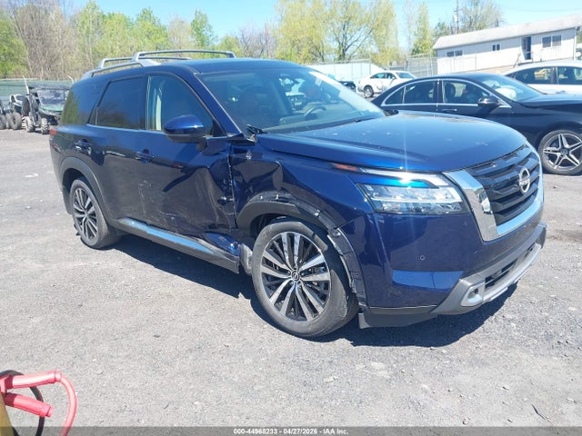 Salvage Nissan Pathfinder Image