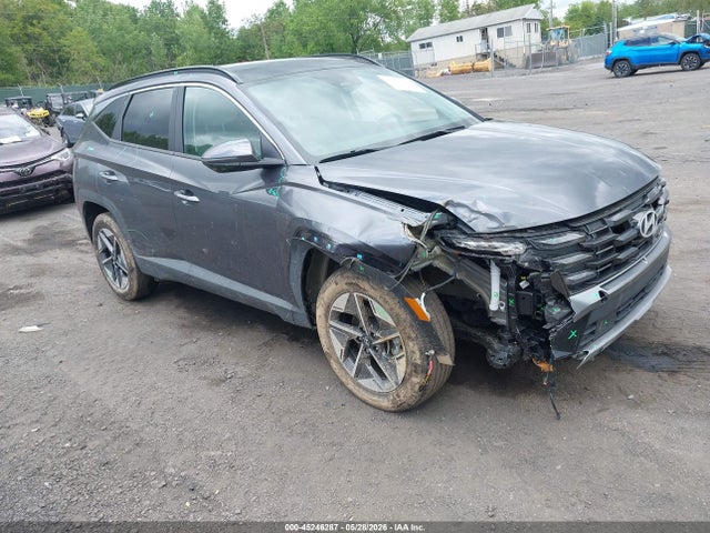 Salvage Hyundai TUCSON Image