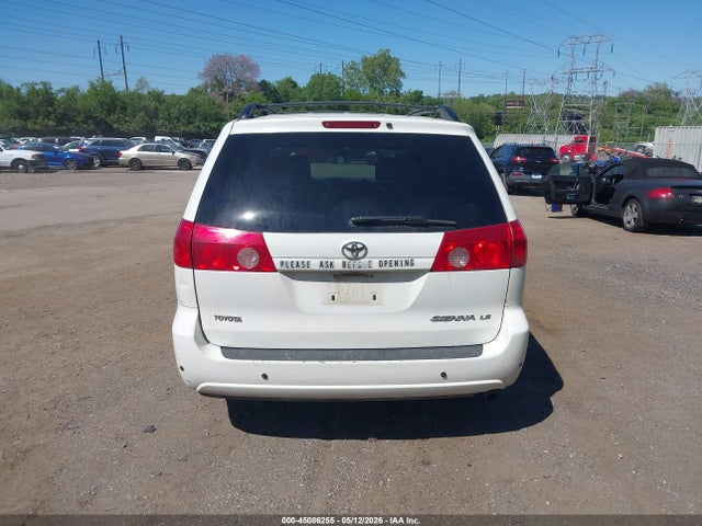 Toyota Sienna Le