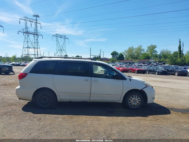 Toyota Sienna Le