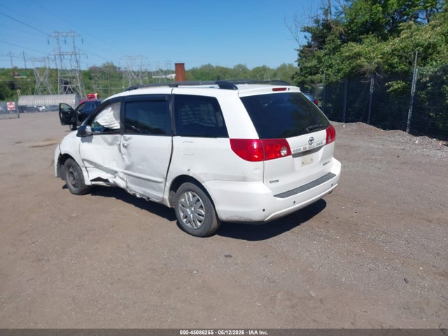 Toyota Sienna Le