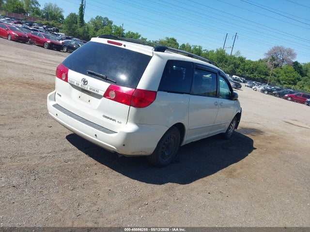 Toyota Sienna Le