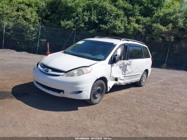 Toyota Sienna Le