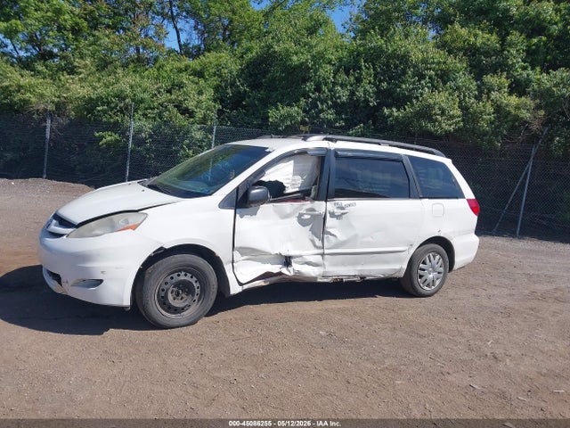 Toyota Sienna Le