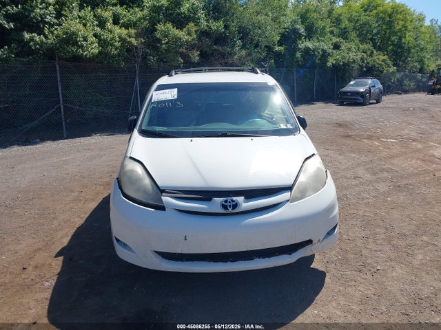 Toyota Sienna Le