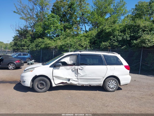 Toyota Sienna Le