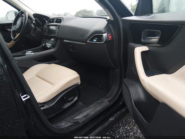 Jaguar F-PACE 25t Premium
