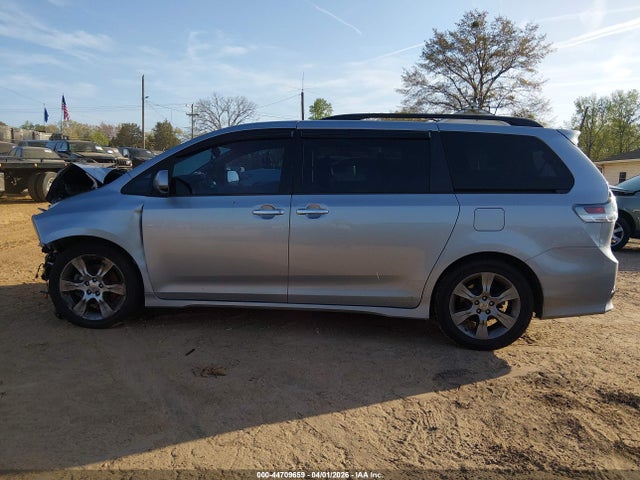 Toyota Sienna Se 8 Passenger