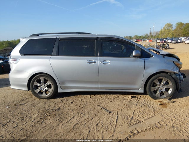 Toyota Sienna Se 8 Passenger