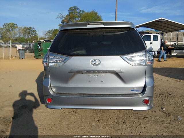 Toyota Sienna Se 8 Passenger
