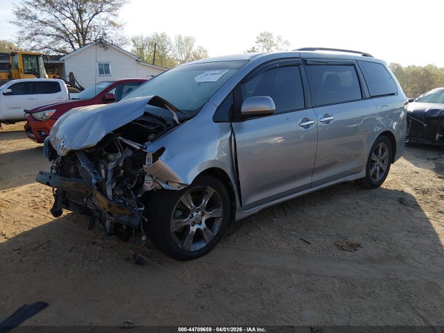 Toyota Sienna Se 8 Passenger