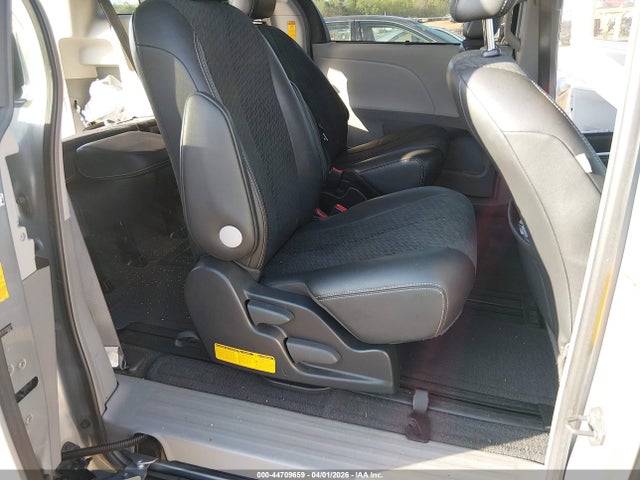 Toyota Sienna Se 8 Passenger